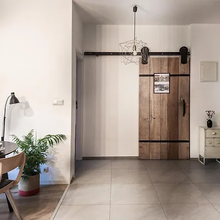 1-bedroom With Private Garden, Old Town Krakau