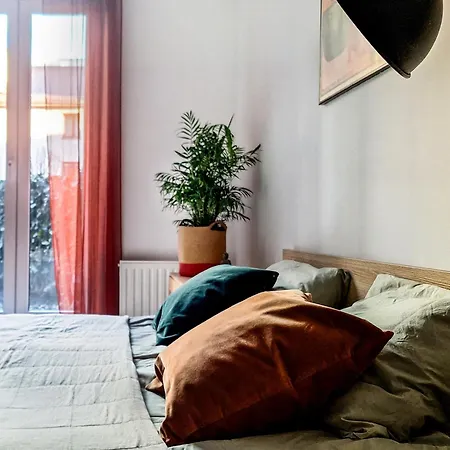 1-bedroom With Private Garden, Old Town Krakau