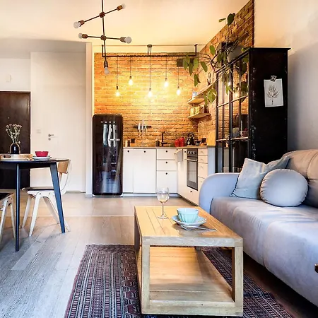1-bedroom With Private Garden, Old Town Appartement