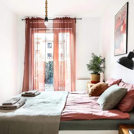 1-bedroom With Private Garden, Old Town Appartement *