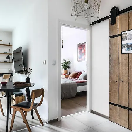 1-bedroom With Private Garden, Old Town Krakau